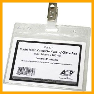 Crachá horizontal PVC com presilha cristal